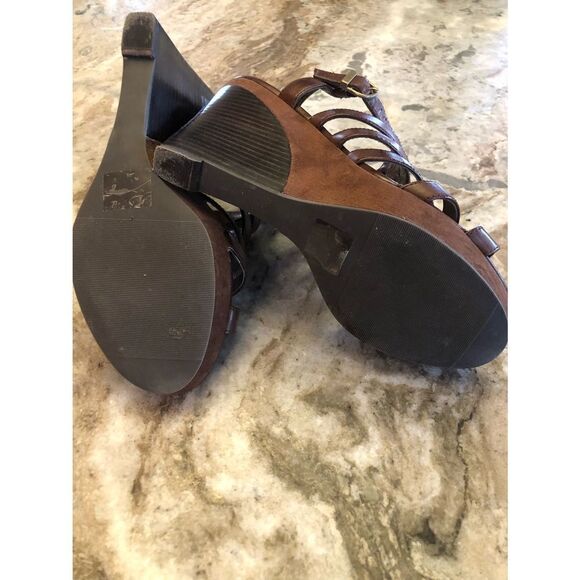 Nine & Co brown strappy wedge sandal - Picture 6 of 9